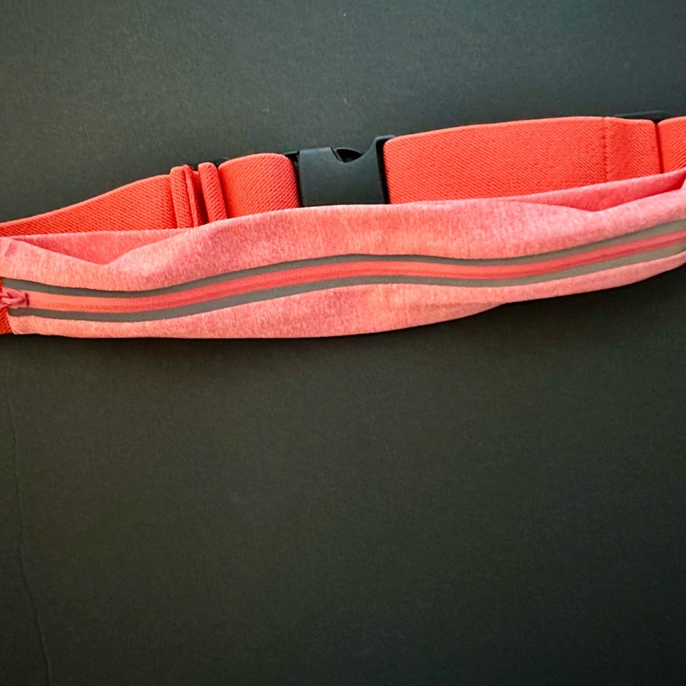 Fitkicks Active Lifestyle Expandable Zipper Waist Pack